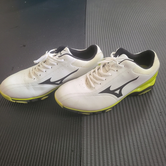 Mizuno Golf shoes(Men 9 US, Women 7.5 US) - Picture 2 of 7